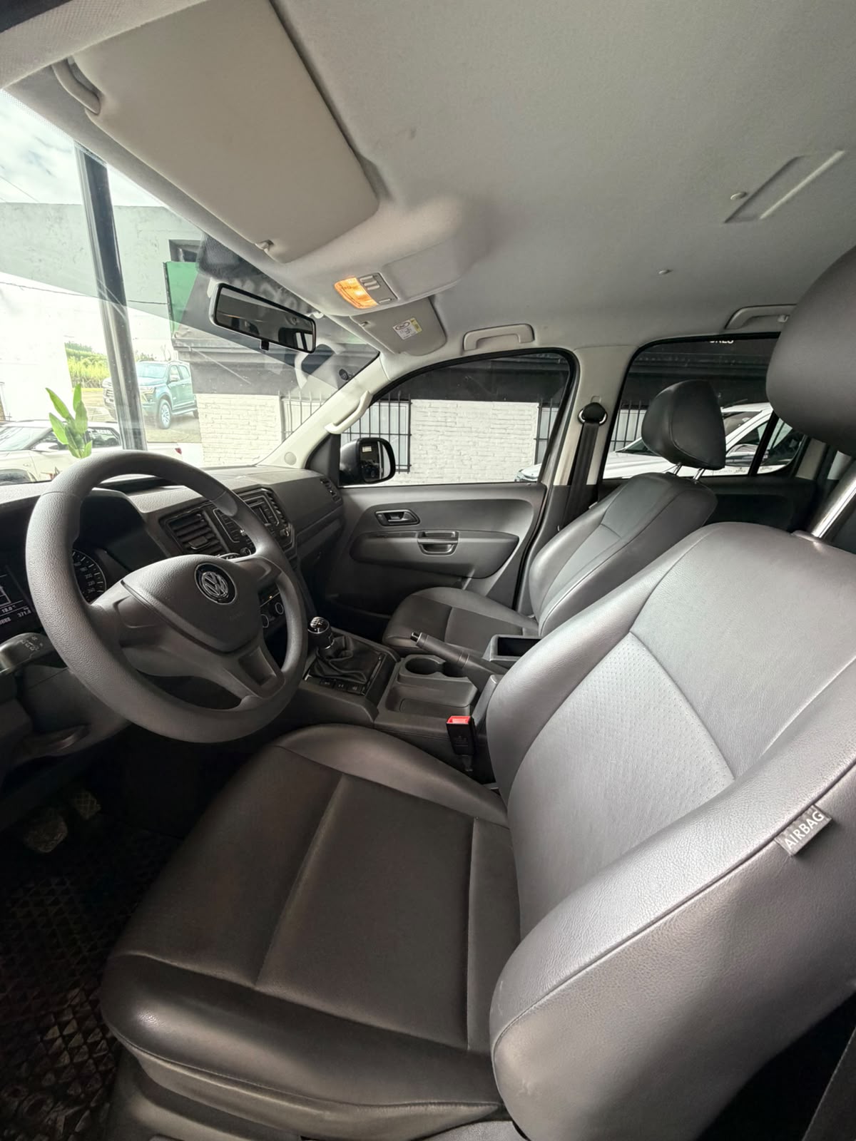 VOLKSWAGEN - AMAROK TRENDLINE 140CV 4X2 - MANUAL  - 2023